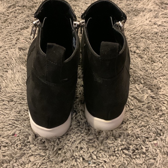 Time And Tru Women's Sneaker Bootie, Size 9 Wide - Picture 4 of 5